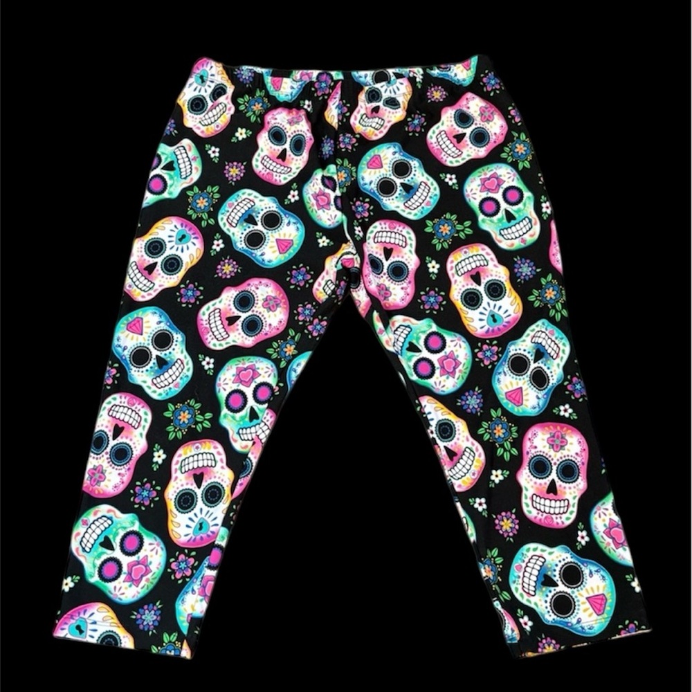- No Boundaries Women’s Capri Skull Leggings Size XL